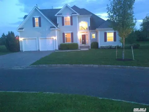 115 Windflower Ln, Riverhead, NY 11901 photo 1