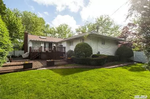 9 Pine Dr, Old Bethpage, NY 11804 photo 1