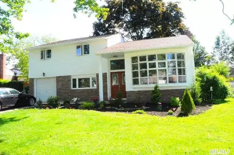 30 Coronet Ln, Plainview, NY 11803 photo 1