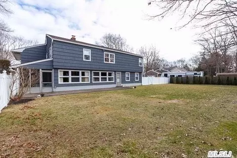 12 Dogwood Ln, Patchogue, NY 11772 photo 1