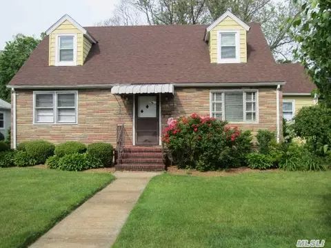 600 Ostrander Ave, Riverhead, NY 11901 photo 1