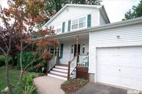16 Willow St, Babylon, NY 11702 photo 1