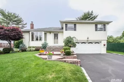 47 Marilyn Blvd, Plainview, NY 11803 photo 1
