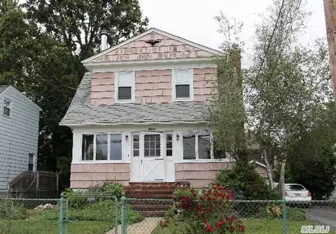 18 Morris St, Freeport, NY 11520 photo 1