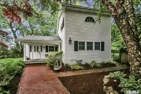 57 Brook St, Patchogue, NY 11772 photo 1