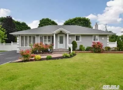 5 Ruth Blvd, Commack, NY 11725 photo 1