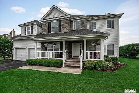 55 Windflower Ln, Riverhead, NY 11901 photo 1