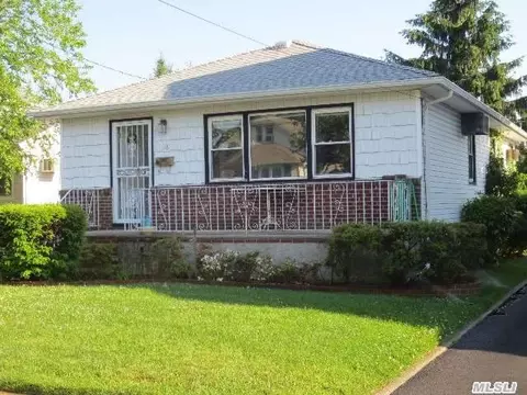 16 E Dover St, Valley Stream, NY 11580 photo 1