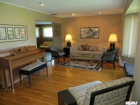 10 Byron Rd, Commack, NY 11725 photo 1