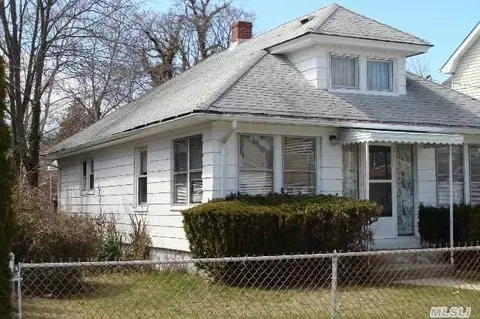 192 Smith Ave, Islip, NY 11751 photo 1