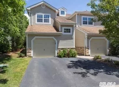 114 Carriage Ln, Plainview, NY 11803 photo 1
