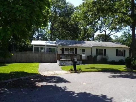 5 Esther Ct, Patchogue, NY 11772 photo 1