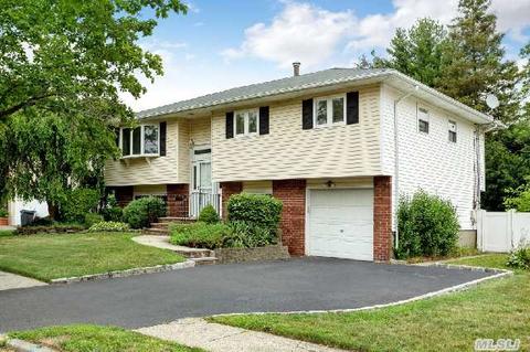 3 Del Ln, Commack, NY 11725 photo 1