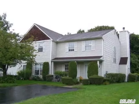 3 Wren Path, Coram, NY 11727 photo 1