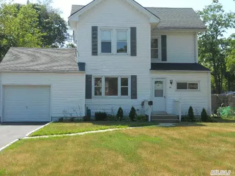 30 Case Ave, Patchogue, NY 11772 photo 1