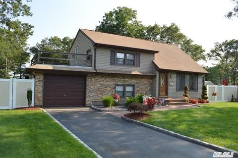 200 Franklin St, Patchogue, NY 11772 photo 1