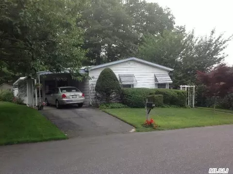 525-92 Riverleigh, Riverhead, NY 11901 photo 1