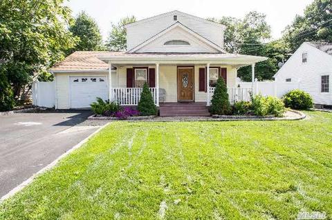 21 Hayward St, Patchogue, NY 11772 photo 1