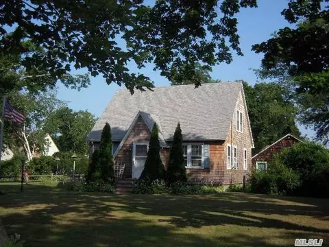 520 Corwin St, Riverhead, NY 11901 photo 1