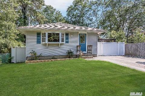 10 Dover Pl, Mastic, NY 11950 photo 1