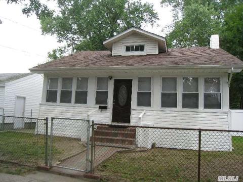 60 Woods Ave, Roosevelt, NY 11575 photo 1
