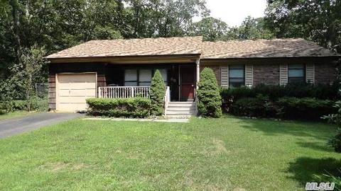 60 Forest Dr, Riverhead, NY 11901 photo 1