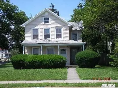 53 Lake St, Patchogue, NY 11772 photo 1