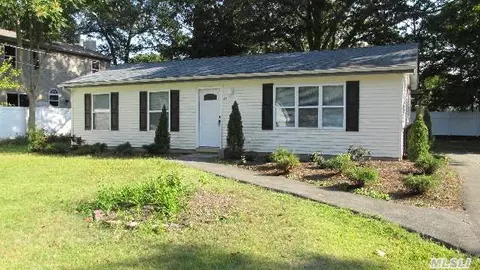 56 Patchogue Ave, Mastic, NY 11950 photo 1