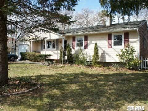 104 Abbott Ave, Mastic, NY 11950 photo 1