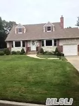 39 Gehrig St, Commack, NY 11725 photo 1