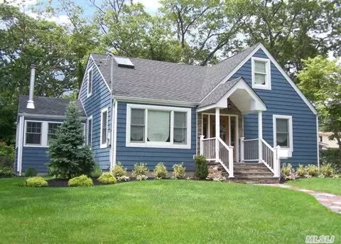 132 Lake Shore Dr, Patchogue, NY 11772 photo 1