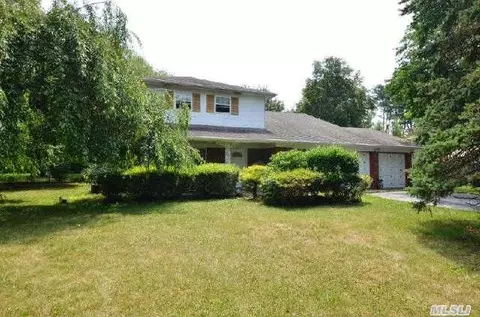 8 Feather Ln, Commack, NY 11725 photo 1