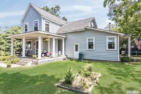 42 Edwards St, Patchogue, NY 11772 photo 1