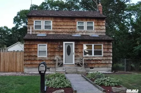 65 Winges Ave, Patchogue, NY 11772 photo 1