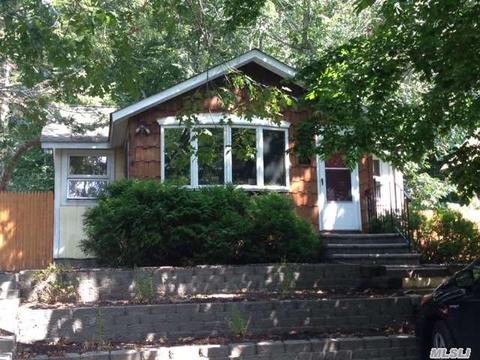 12 Hill Dr, Riverhead, NY 11901 photo 1