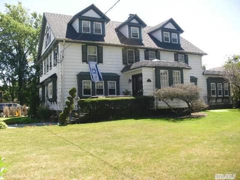 92 Meadow Ln, Lawrence, NY 11559 photo 1