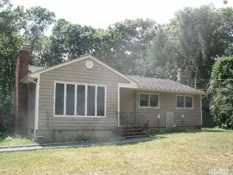 202 Beaver Dam Rd, Islip, NY 11751 photo 1