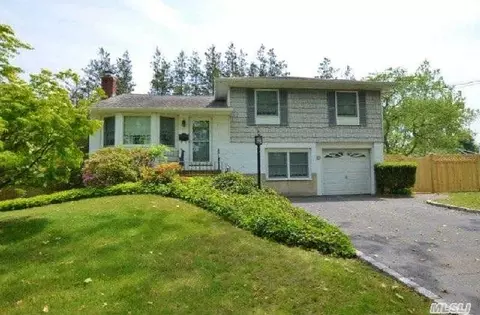 7 Dovecote Ln, Commack, NY 11725 photo 1