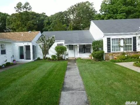 76 Forge Ln, Coram, NY 11727 photo 1