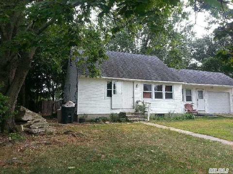 10 E Locust St, Central Islip, NY 11722 photo 1