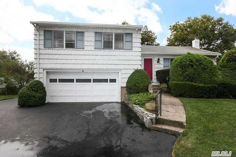 16 Cranberry Ln, Plainview, NY 11803 photo 1