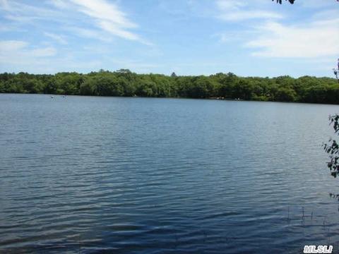 30 Birch Ct, Riverhead, NY 11901 photo 1