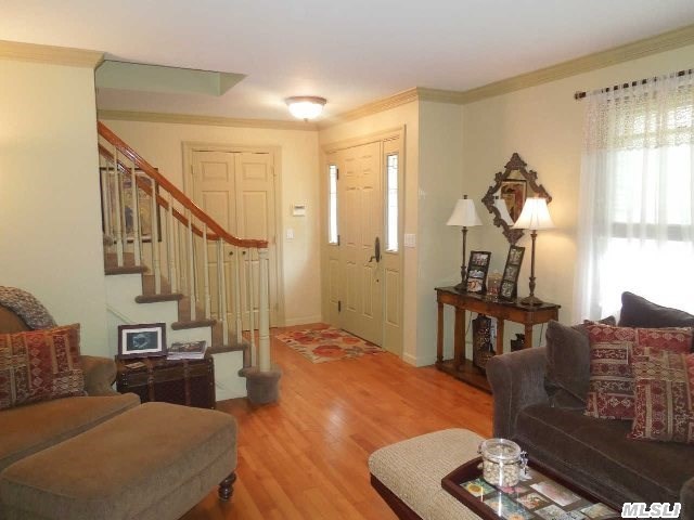 185 Ackerly St, Riverhead, NY 11901 photo 1