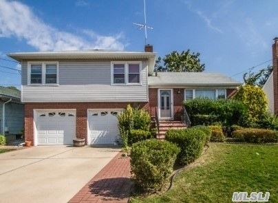 70 Cherry Ln, Lynbrook, NY 11563 photo 1