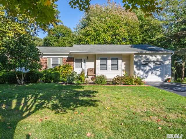5 Eason Dr, Ridge, NY 11961 photo 1