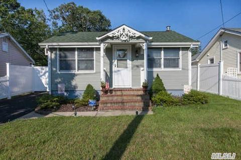 12 Lorring St, Patchogue, NY 11772 photo 1