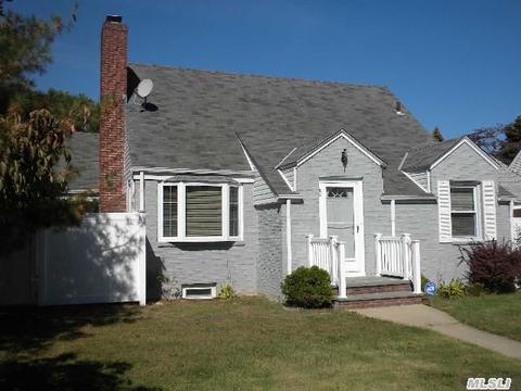 22 Henhawk Rd, Baldwin, NY 11510 photo 1