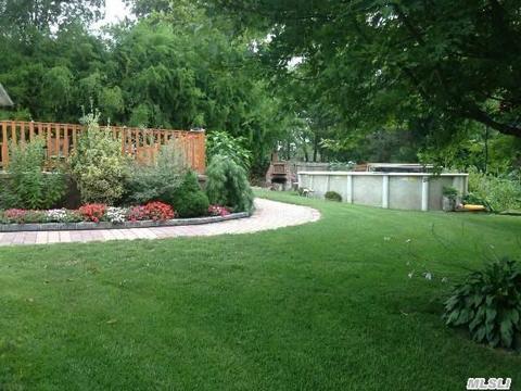 77 Pentmoor Dr, Mastic, NY 11950 photo 1
