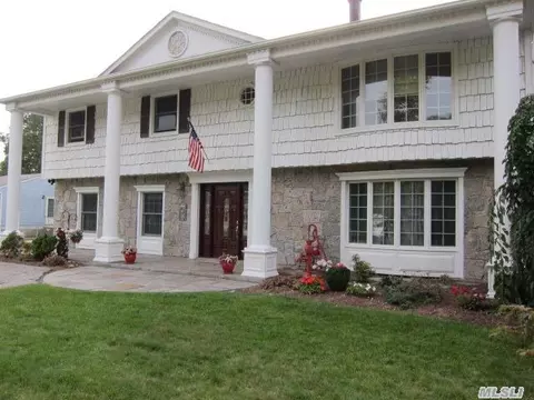 6 Valerie Ln, Patchogue, NY 11772 photo 1