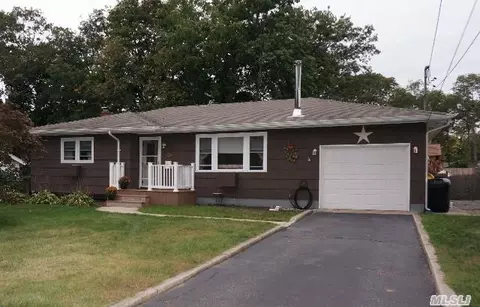 286 Schoenfeld Blvd, Patchogue, NY 11772 photo 1